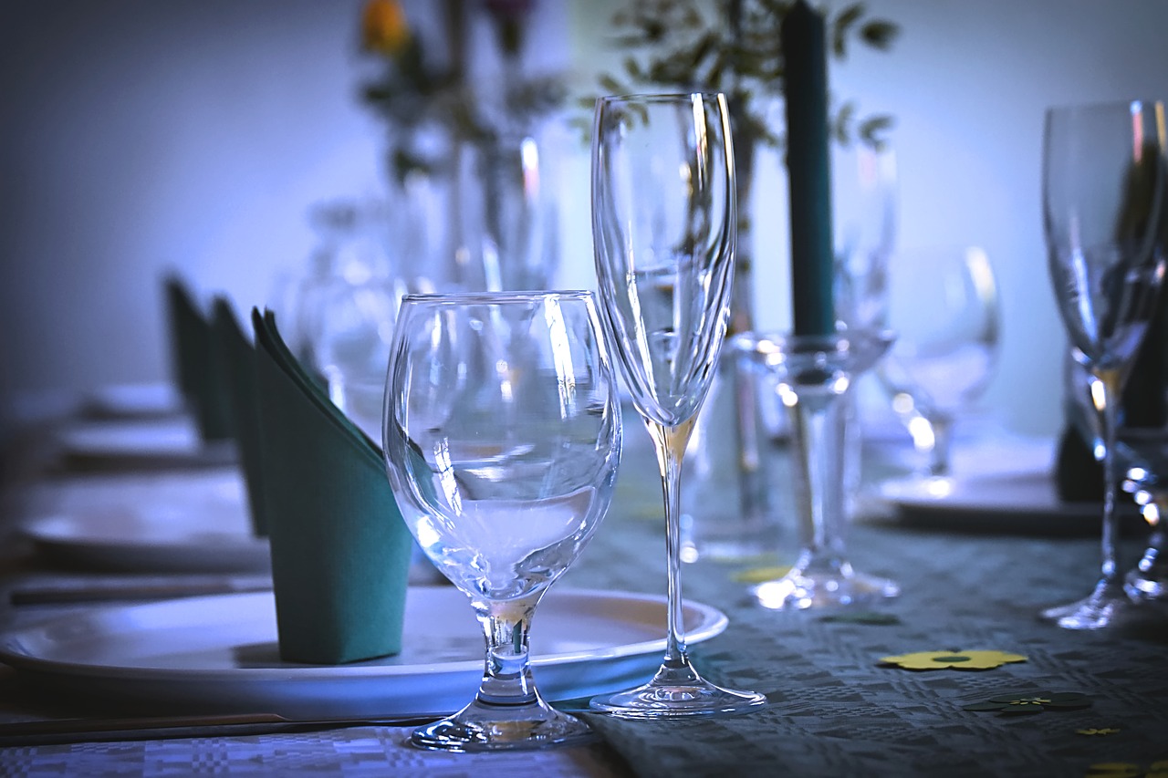 gedeckter-table-3604064_1280